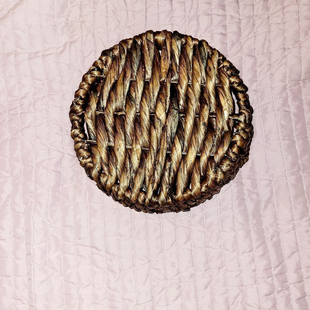 3 Woven stackable baskets. - Picture 8 of 15